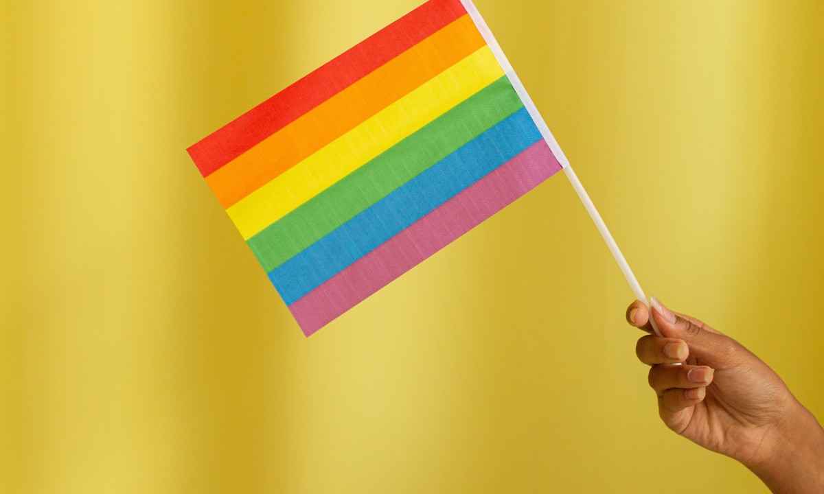 Uganda aprova lei que proíbe identificação como LGBTQIA+ no país - Monstera