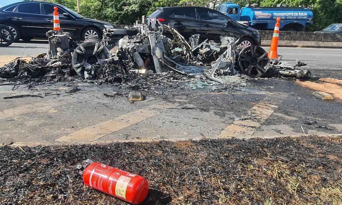 Lamborghini fica destruída após incêndio no Belvedere; veja fotos - Leandro Couri/EM/D.A. Press