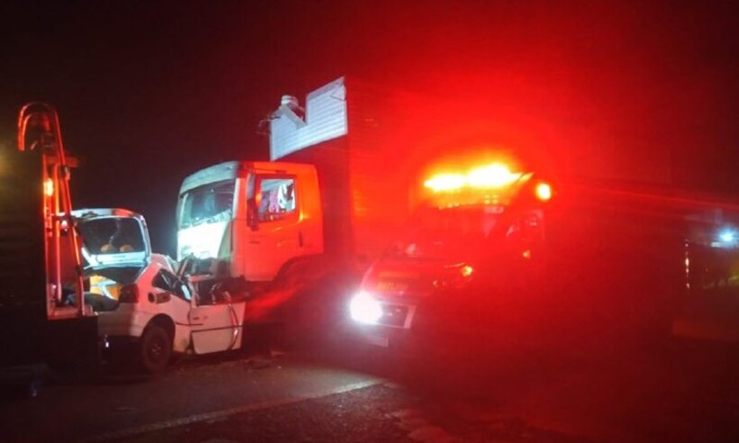 Acidente entre carro e caminhão mata jovem em Frutal (MG) - CBMMG