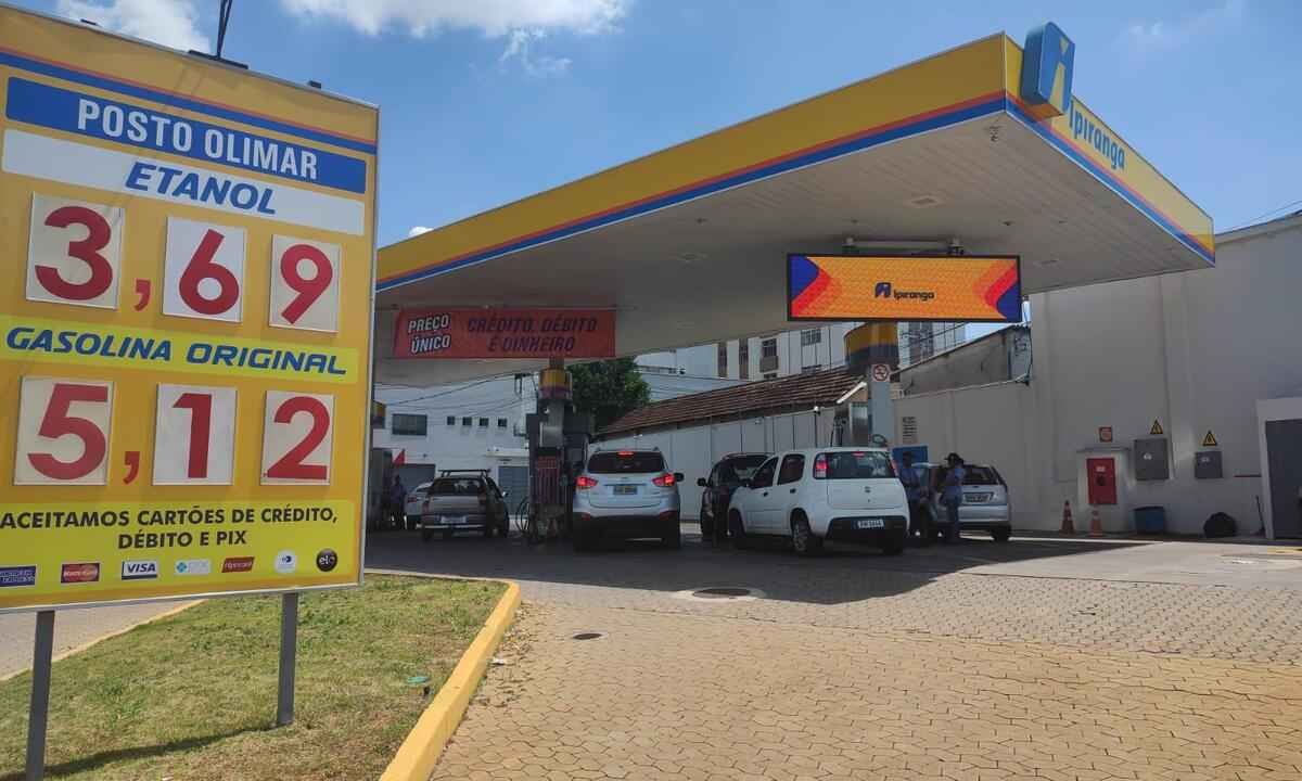 Preço médio da gasolina na Grande BH cai R$ 0,26 - Jair Amaral/EM/D.A Press