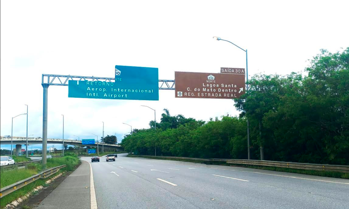 Troca de placa bloqueia trânsito em vias de acesso ao aeroporto de Confins  - DER/Divulgação