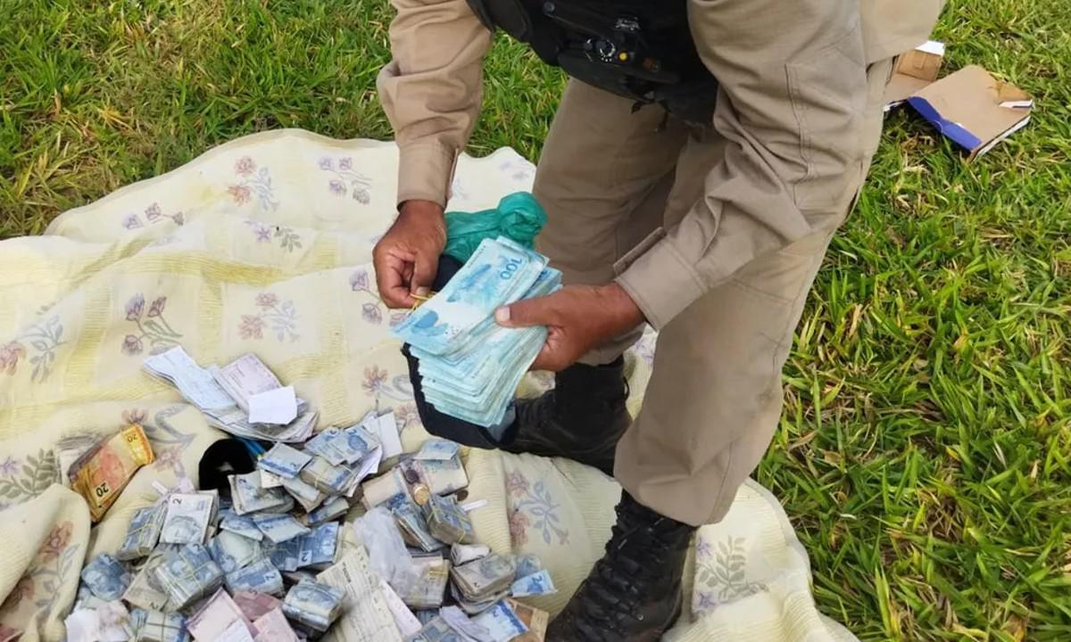 Suspeito de roubar R$ 400 mil de empresa de laticínios é preso em Minas - Divulgação/PMMG