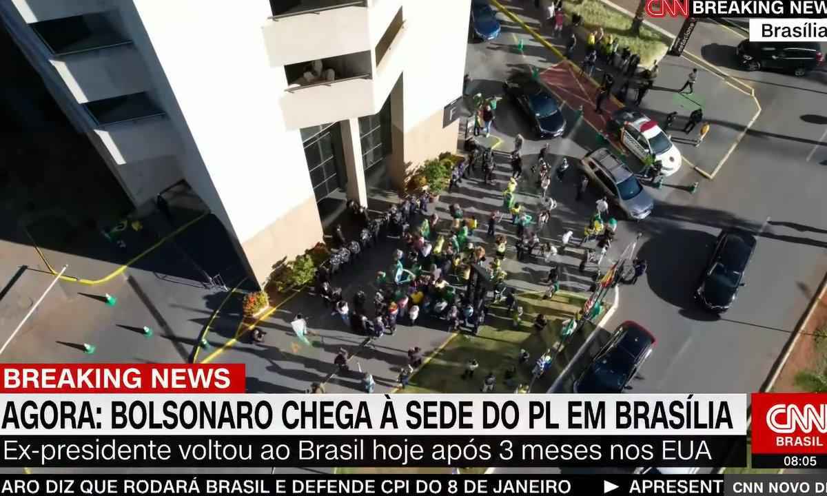 Jornalista da CNN sobre recepção a Bolsonaro: 'Meia dúzia de gato pingado' - Reprodução/CNN