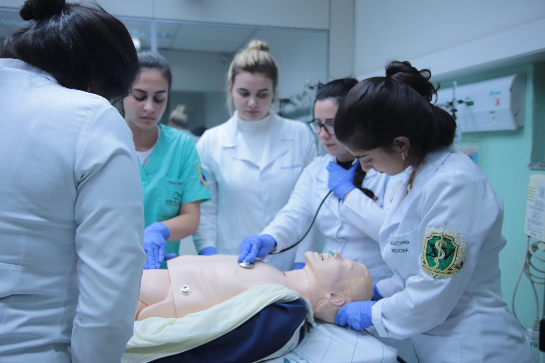 Quer cursar Medicina? Veja como escolher a faculdade certa para você