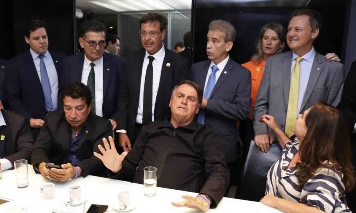 Governo rebate Bolsonaro: 'Ex-presidente não tem direito a carro blindado' - Handout / Liberal Party / AFP