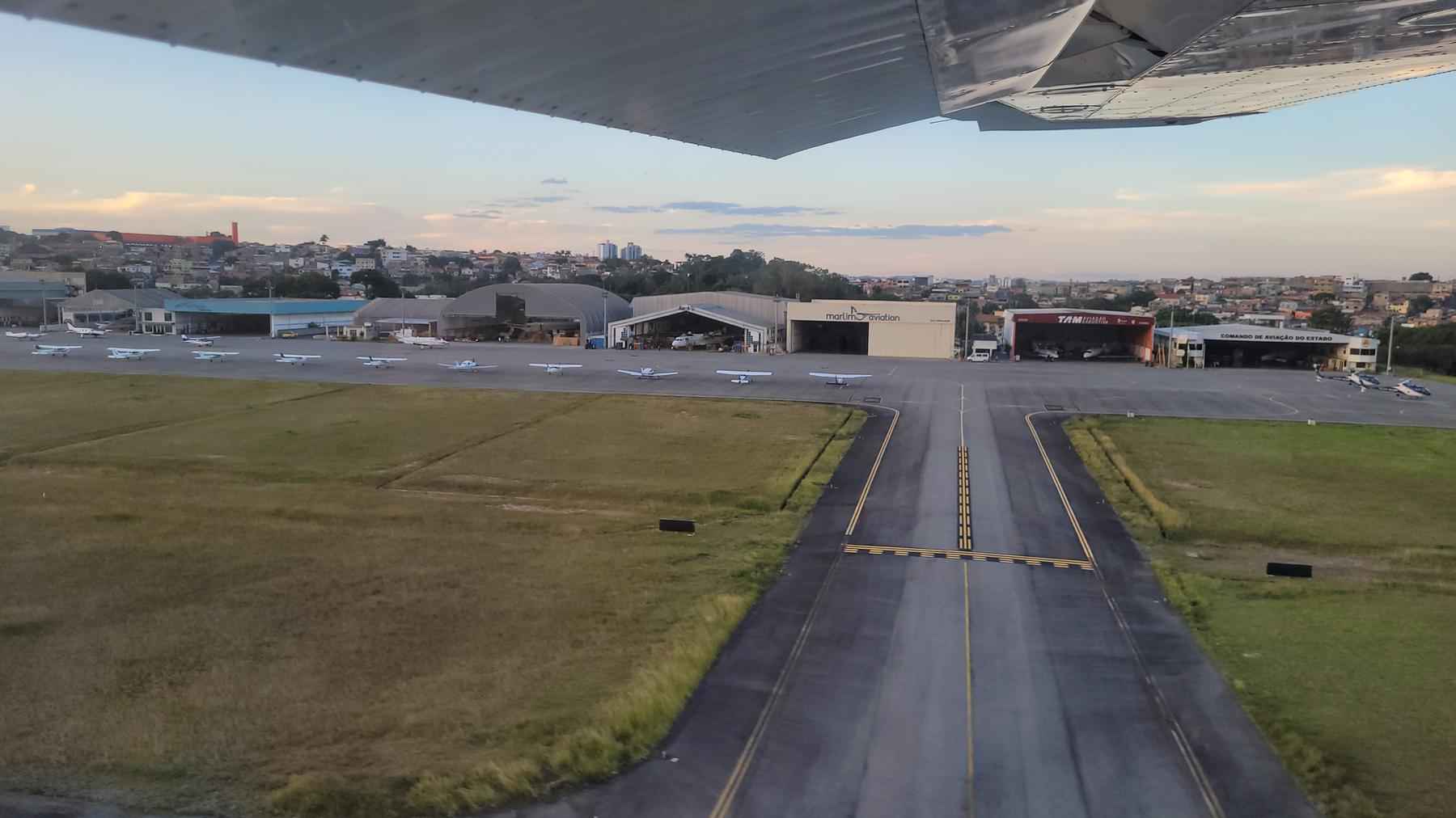 Pátio do Aeroporto da Pampulha está sem espaço para abrigar novas aeronaves - Gladyston Rodrigues/EM/D.A Press