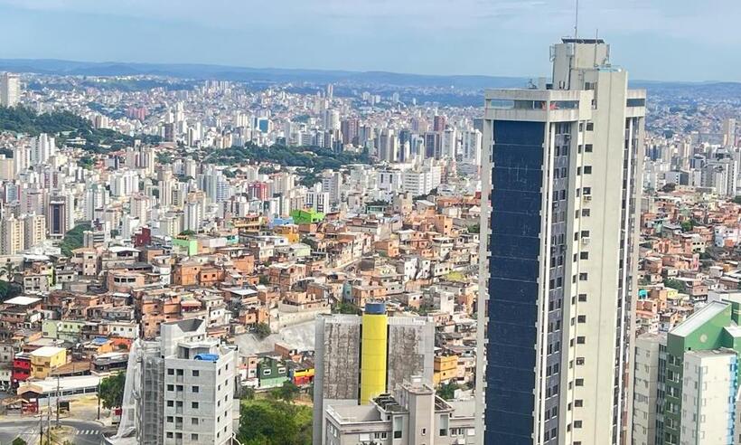 A conexão entre a fé, a natureza e a diversidade religiosa na favela