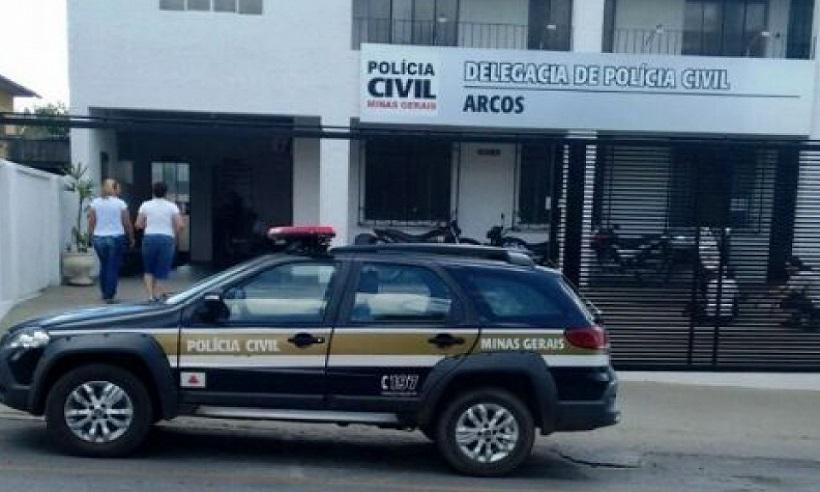 Dupla suspeita de matar homem de 23 anos é presa em Arcos - PCMG