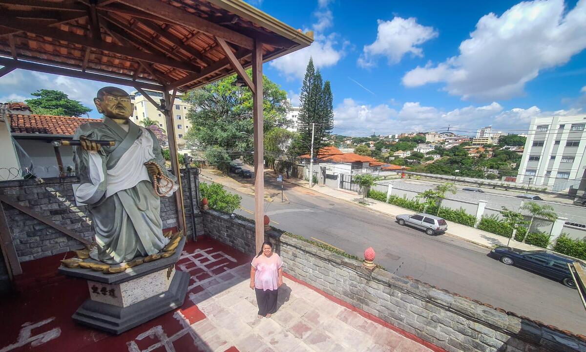 Estátua de Buda de 5 metros chama atenção em Belo Horizonte - Leandro Couri/EM