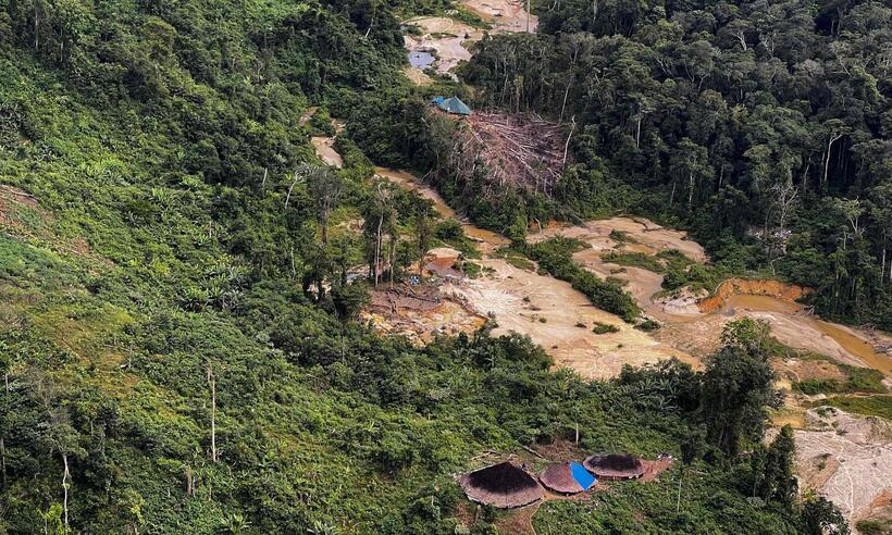 Yanomamis: aeronave é destruída, e dois homens são presos em garimpo ilegal