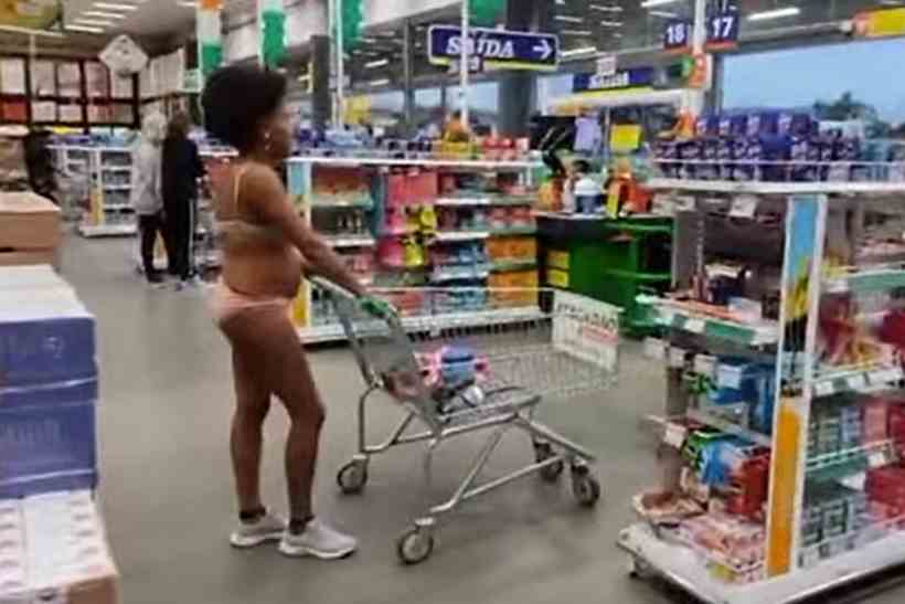 Professora é alvo de racismo e vai a supermercado de lingerie em protesto - Reprodução/Instagram