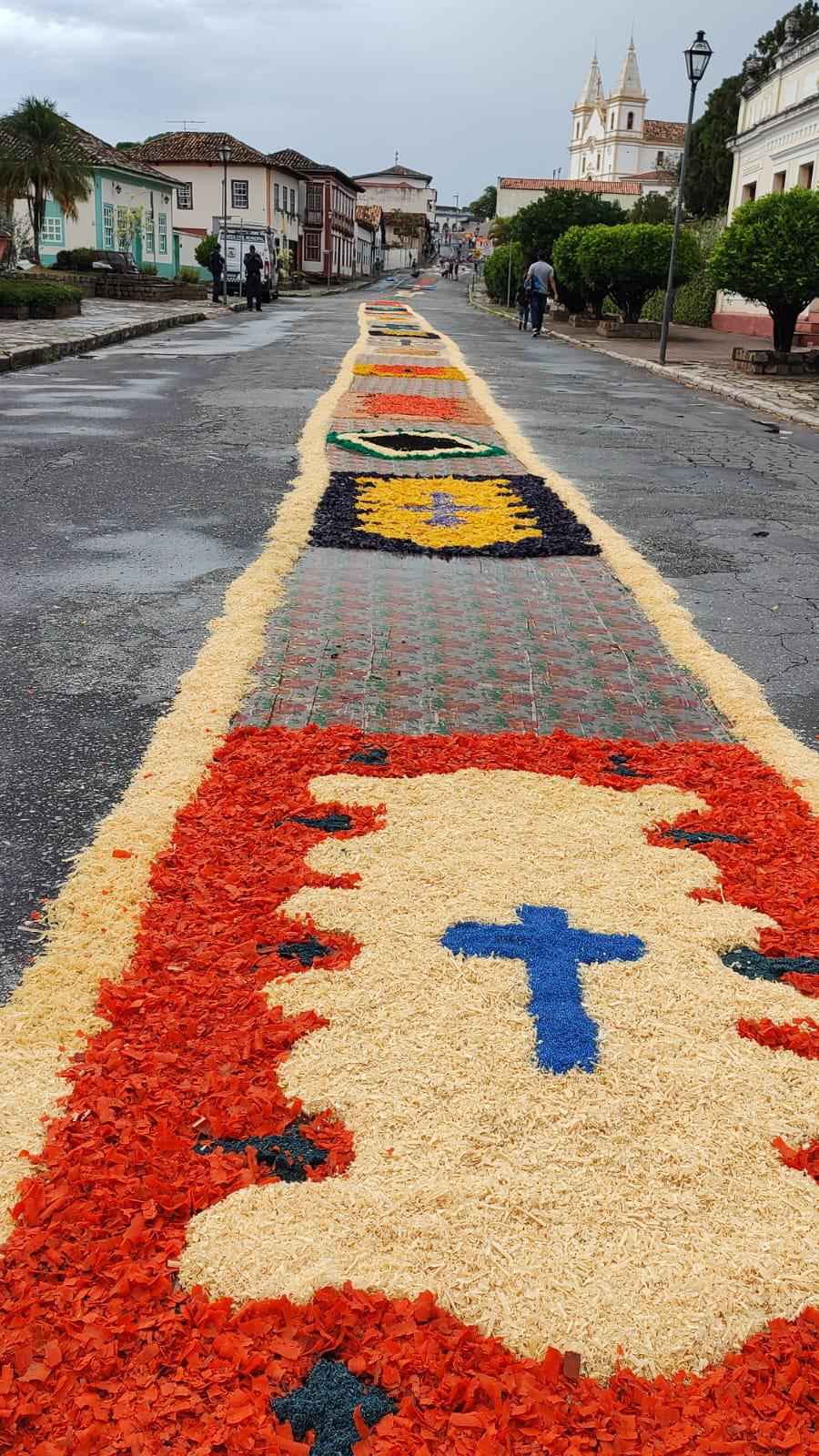 Tapetes enfeitam ruas de Santa Luzia para procissão da Ressurreição  - Jair Amaral/D.A/Press
