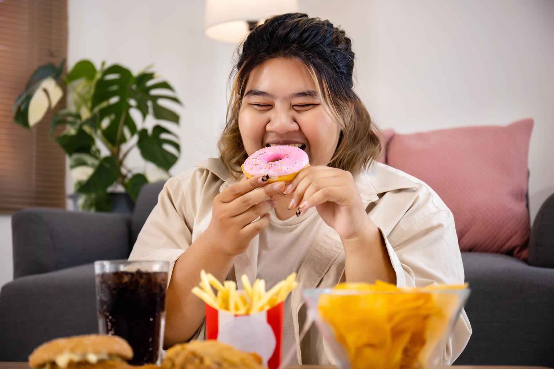 Compulsão alimentar: saiba quais os sintomas e como tratar transtorno  - Freepik