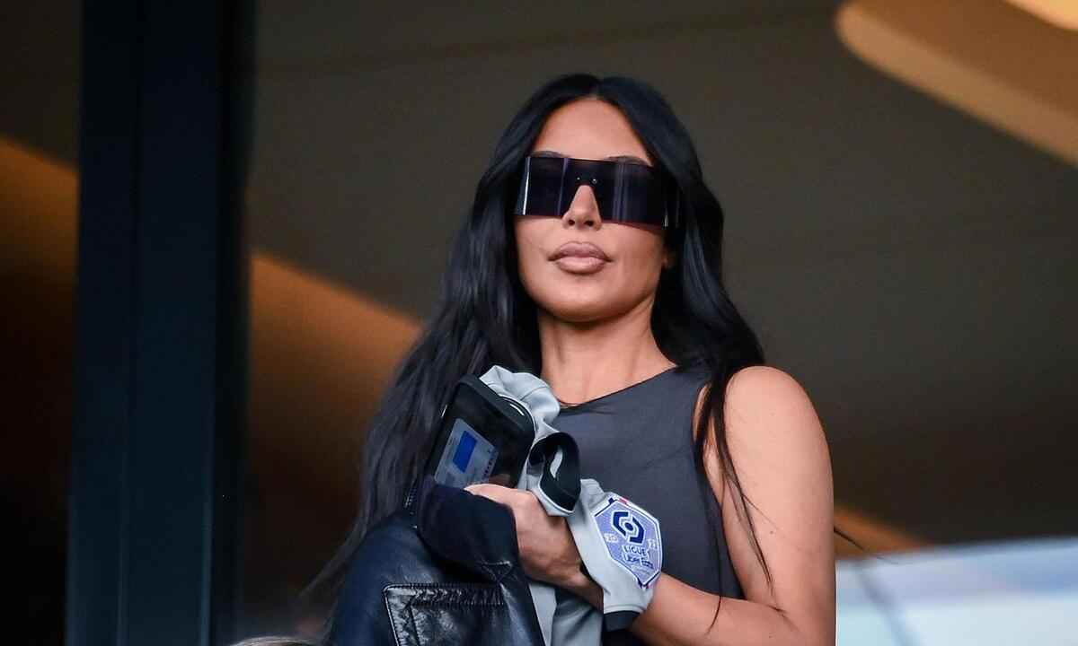 Apresentador se desespera ao bater carro de R$ 1 milhão de Kim Kardashian  - FRANCK FIFE / AFP)