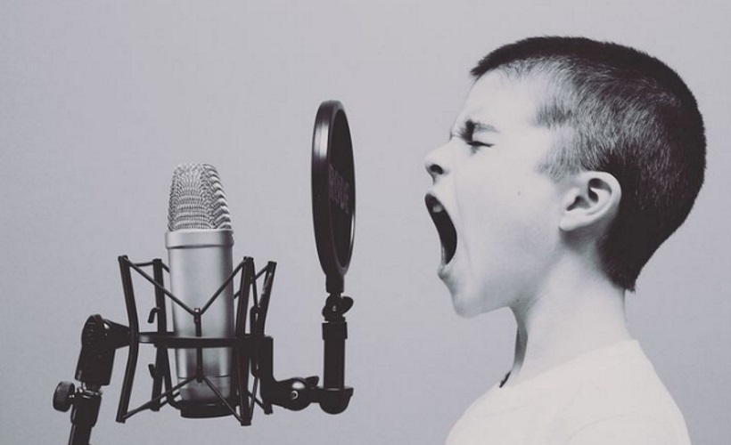 Dia Mundial da Voz: veja como cuidar das cordas vocais 