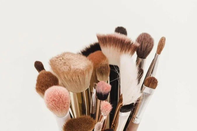Pincéis de maquiagem podem ser mais sujos que vaso sanitário, diz pesquisa -  freepik