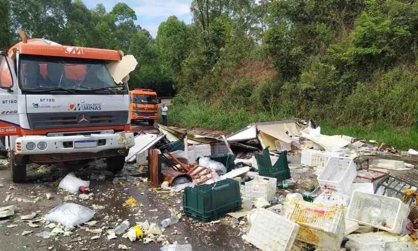 Motorista de tradicional bufê de BH morre em batida de dois caminhões - CBMMG / Divulgação