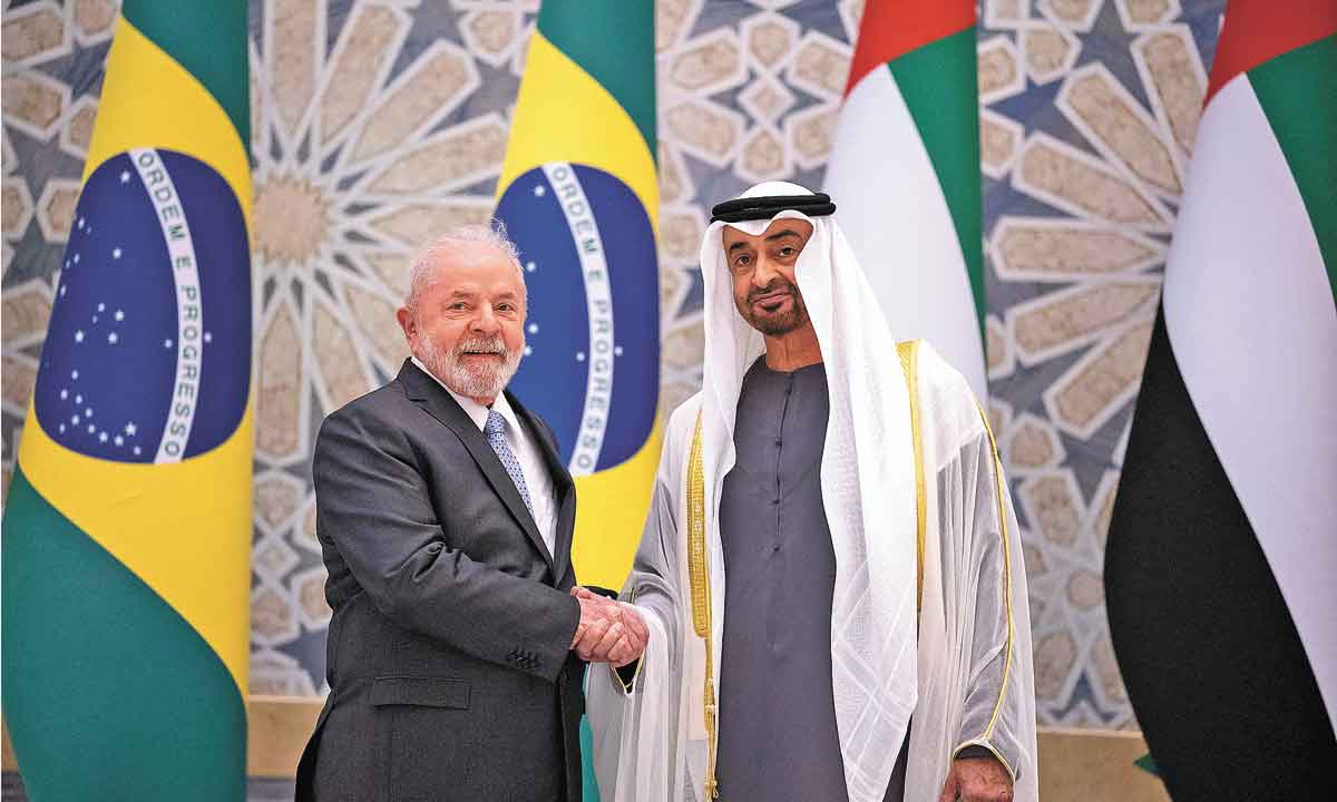 Após visita de Lula, Brasil entra na mira de investimentos árabes - AFP