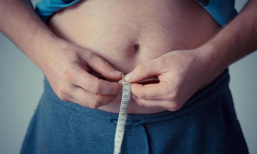 Descubra as diferenças entre lipoaspiração e perda de peso