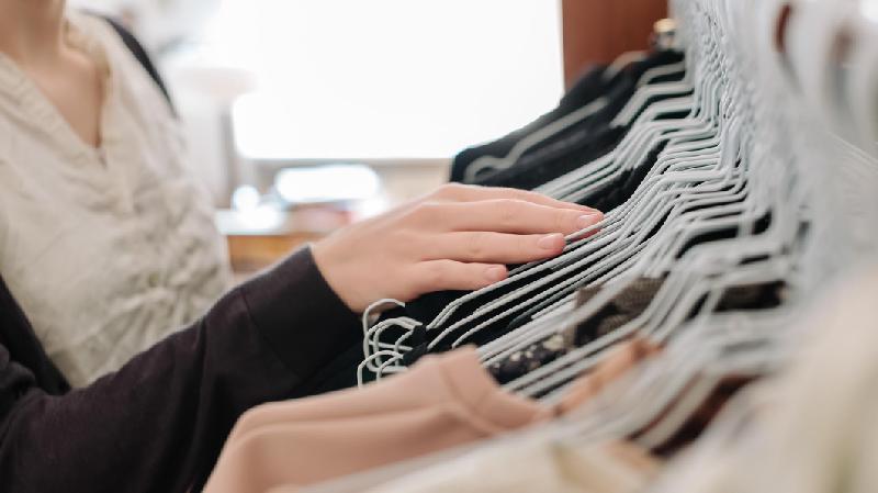 'Uso mesmo vestido para tudo': as pessoas com guarda-roupa minimalista - Getty Images