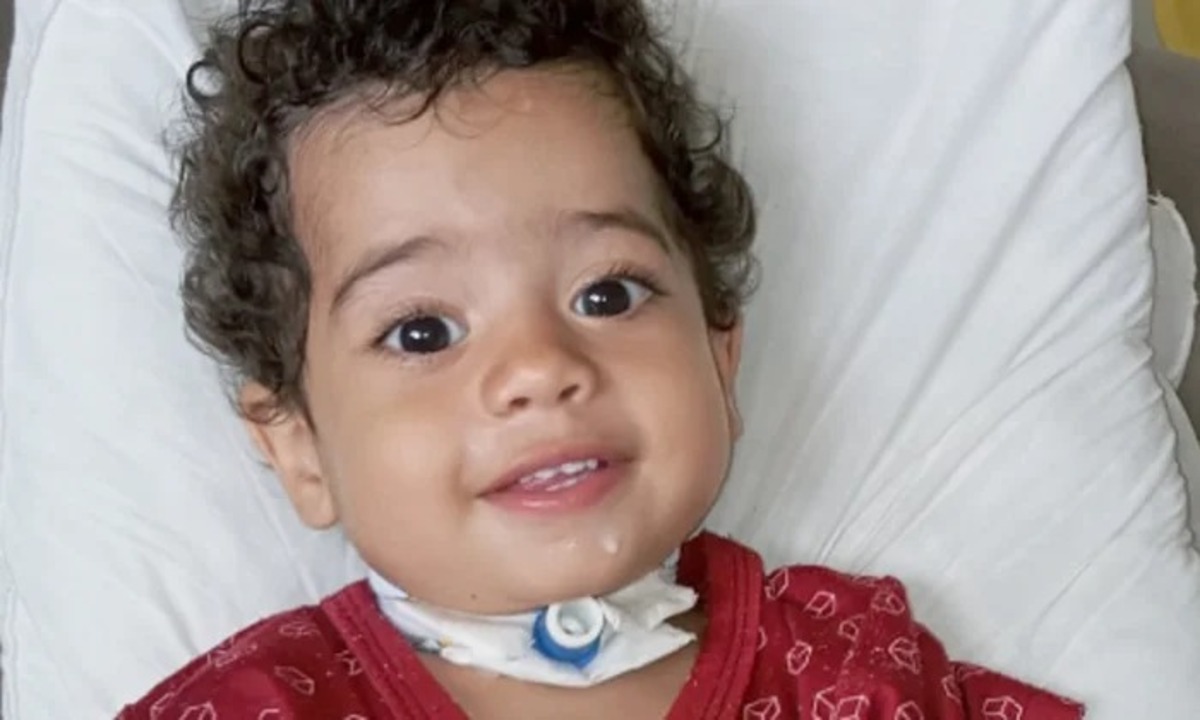 Mãe precisa de R$140.000 para realizar cirurgia do filho de dois anos - Reprodução