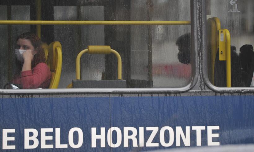 Homem é preso por importunação sexual dentro de ônibus  - Alexandre Guzanshe/EM/D.A Press