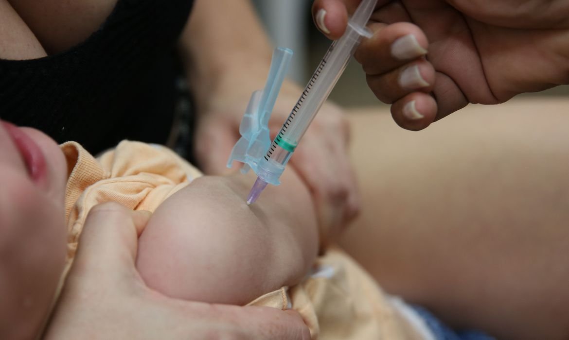 Dia Mundial da Meningite: vacinação aumenta, mas cobertura ainda é baixa  - Agência Brasil