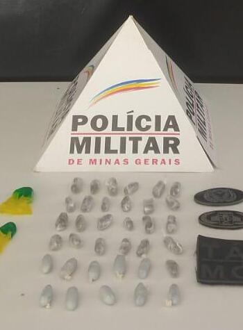 Mulher é presa antes de distribuir drogas no presídio de Lagoa Santa - Divulgação/Polícia Militar de Minas Gerais