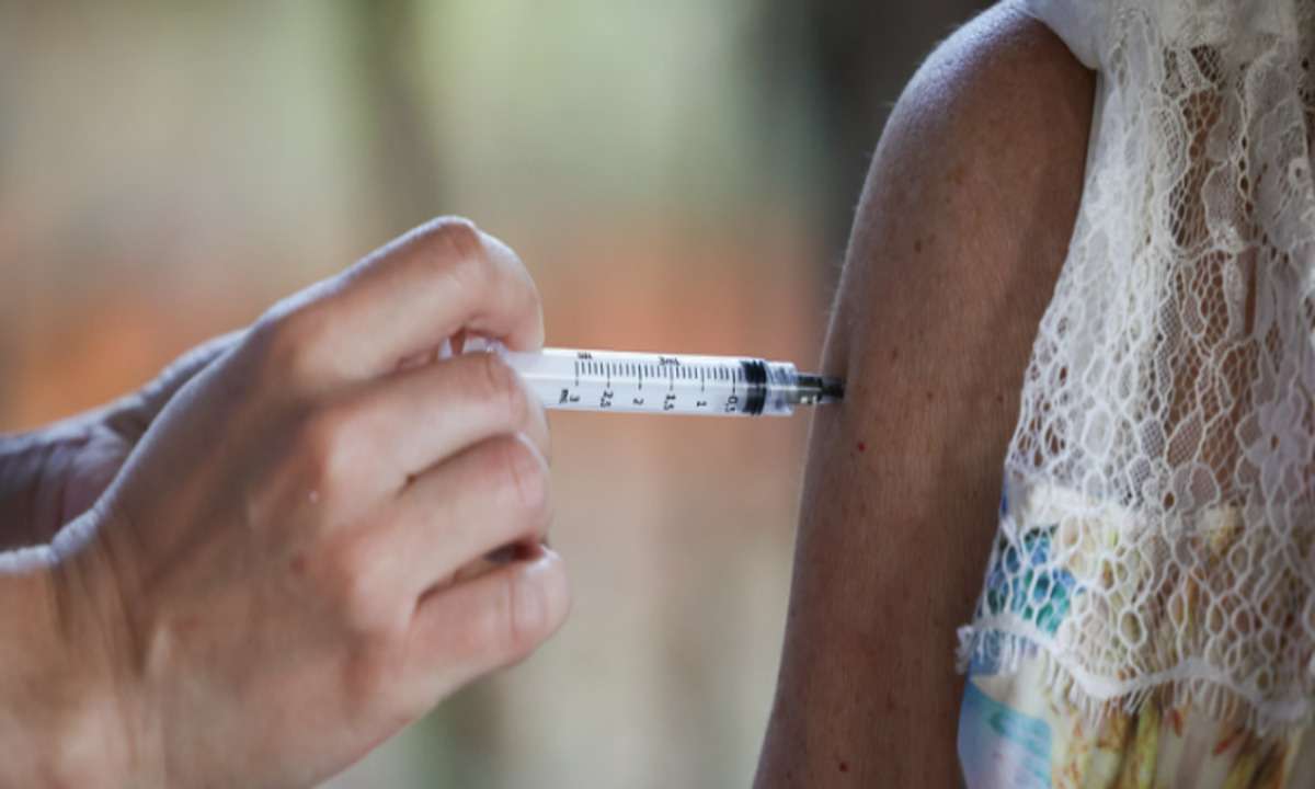 COVID: vacina bivalente é liberada para população acima de 18 anos - Walterson Rosa/MS