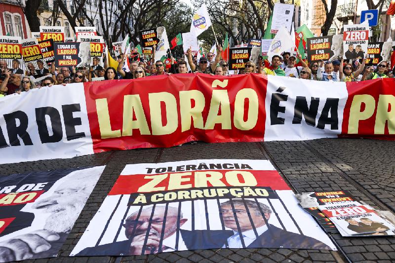Lula critica 'saudosos do autoritarismo' em fala no Parlamento português marcada por protestos - EPA