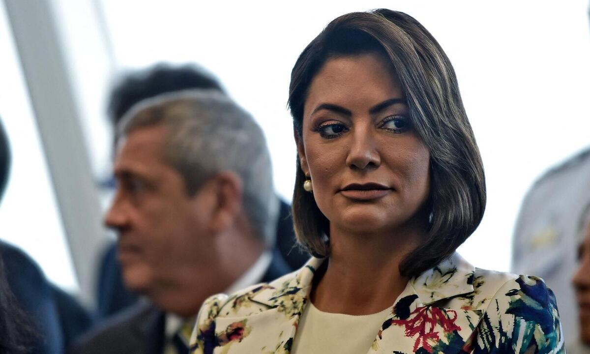 Michelle Bolsonaro recebeu pacote de joias em mãos, diz servidora - Mazen Mahdi / AFP