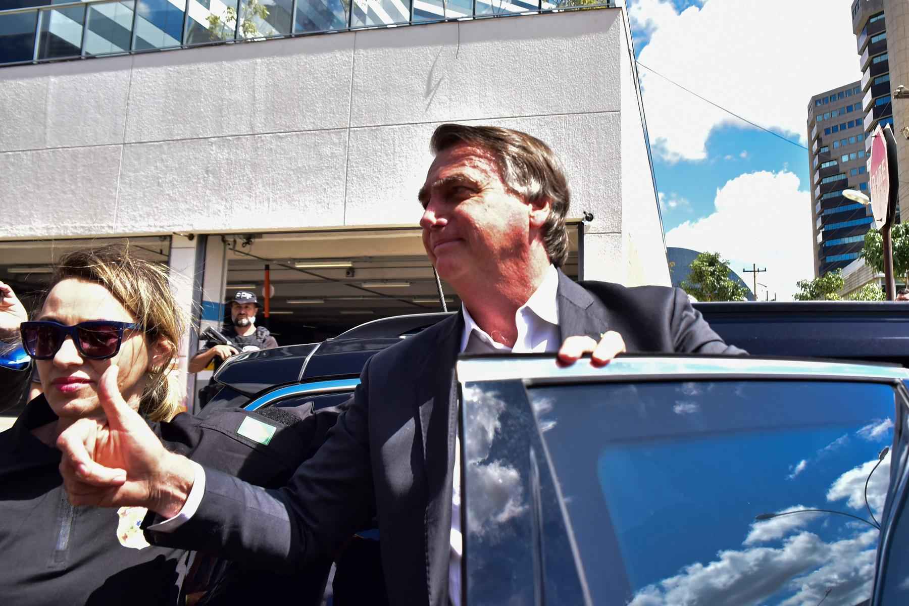 Bolsonaro diz à PF que postagem golpista foi "sem querer" - TON MOLINA / AFP