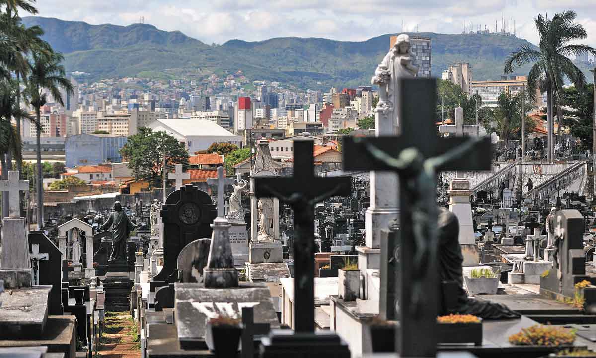 Visita guiada ao Bonfim: a capital que os mortos revelam - Leandro Couri/EM/D.A press
