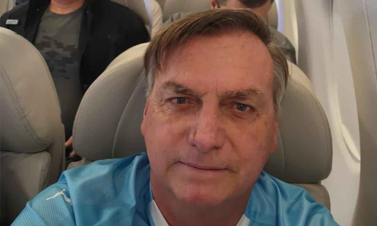 Janones sobre foto de Bolsonaro em avião de carreira: 'Tá doidão de novo?' - Reprodução/Redes Sociais