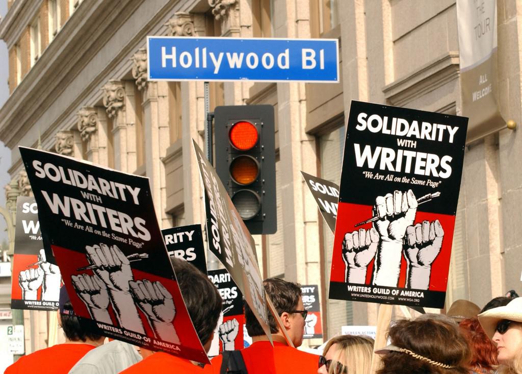 Roteiristas de Hollywood anunciam greve após fracasso das negociações com estúdios - Chris Delmas / AFP