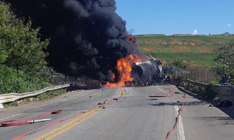 Acidente na BR-381: rodovia segue interditada em Governador Valadares - PRF