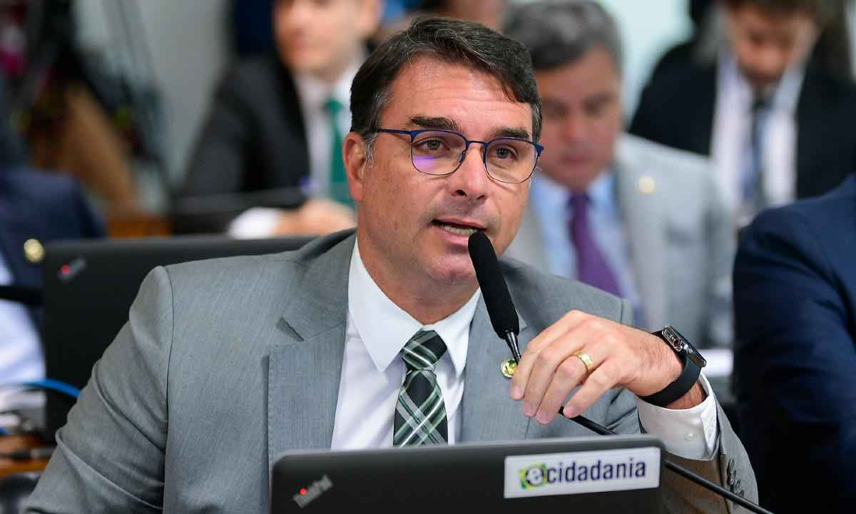 Flávio Bolsonaro chama operação da PF contra o pai de "pescaria" - Pedro França/Agência Senado - 02/5/2023
