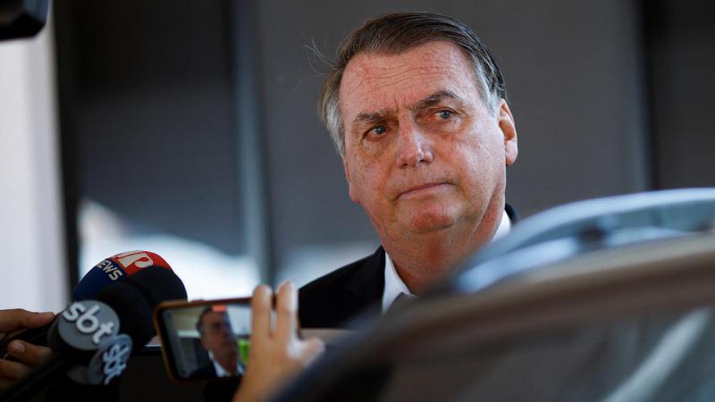O que realmente diz a 'bula da Pfizer', que Bolsonaro disse ter lido para decidir não se vacinar - Reuters