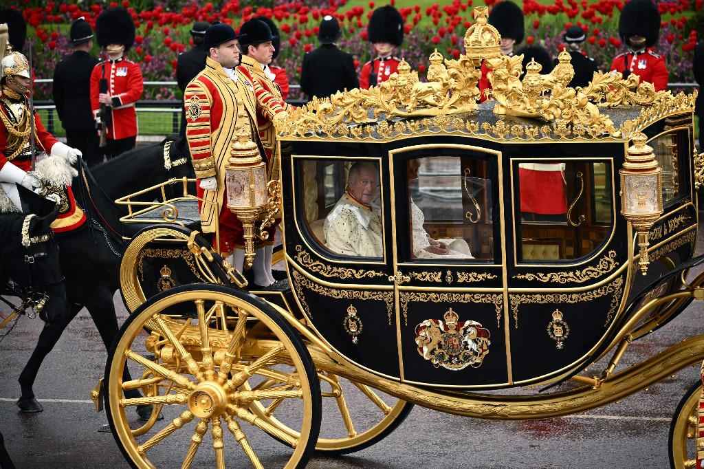 Reino Unido coroa o rei Charles III em um dia histórico - Marco BERTORELLO / AFP