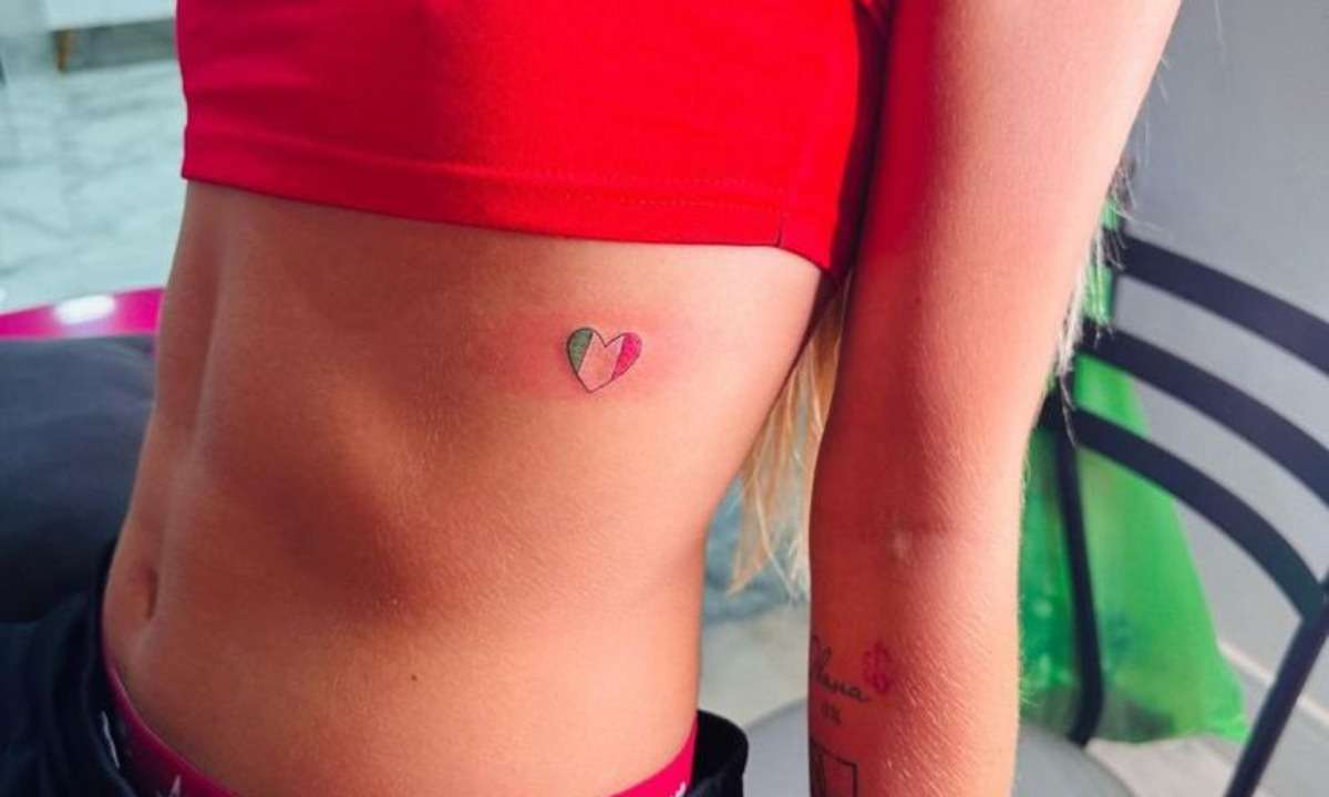 Errou: ex-BBB Key Alves tatua bandeira da Itália em homenagem ao México - Reprodução/Instagram 