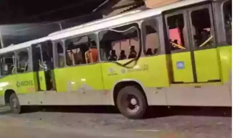Júri de torcedores que atacaram ônibus com atleticanos pode durar três dias - Redes Sociais / Reprodução