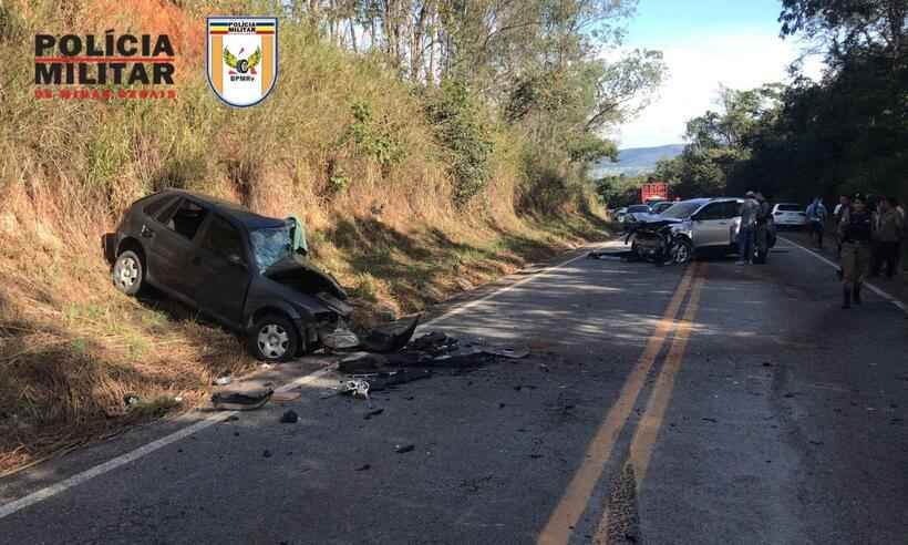 Acidente entre carros mata uma mulher e deixa duas pessoas feridas - PMRv/divulgação