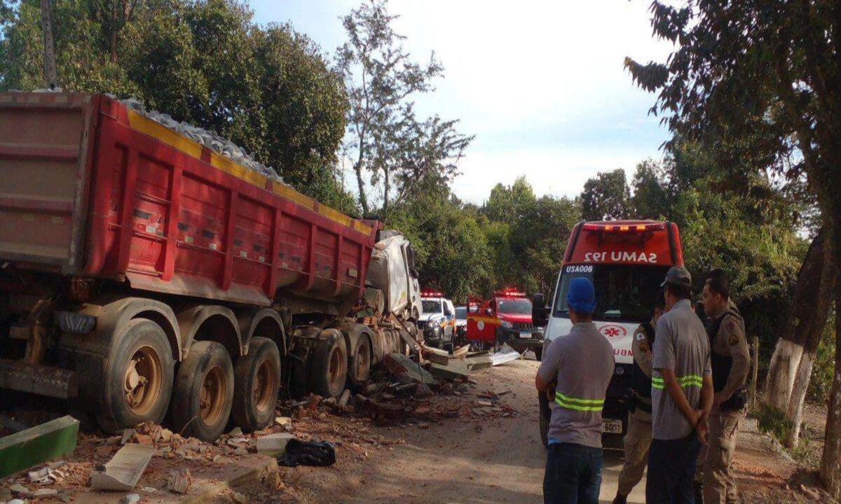 Mulher de 34 anos morre esmagada por caminhão com 40 toneladas de pedras - Corpo de Bombeiros / Divulgação