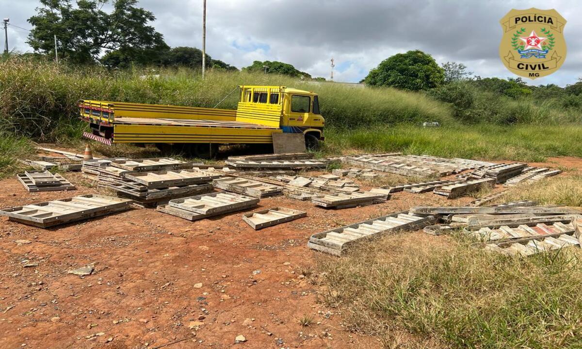 Homens são presos suspeitos de furtar 1.300 formas de concretagem de obra - Divulgação/Polícia Civil