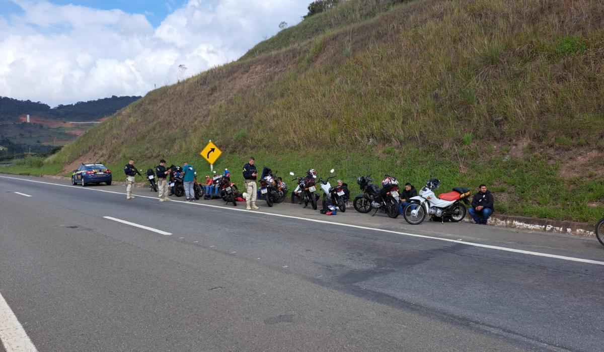 PRF prende 100 motociclistas que cometiam infrações na BR-040 - PRF/Divulgação