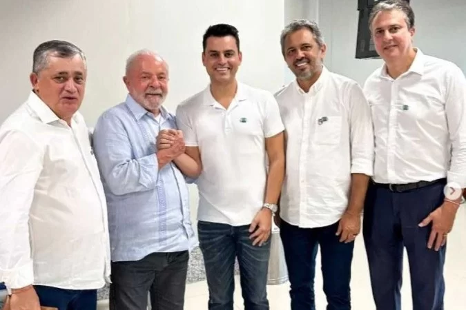 Deputado do PL tira foto com Lula e irrita bolsonaristas - Reprodução/Instagram