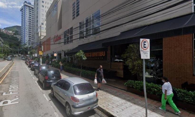 Idosa morre engasgada em restaurante da região Centro-Sul de BH - Google Street View