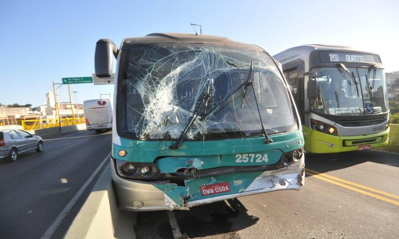 Acidente entre ônibus deixa feridos e fecha faixa no Centro de BH - Gladyston Rodrigues/EM/DA. Press