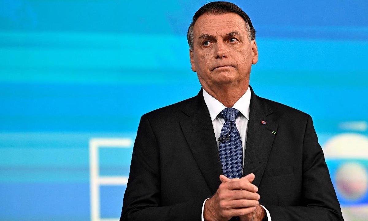 Bolsonaro reclama de 'perseguição' da Justiça: 'É um esculacho' - MAURO PIMENTEL/AFP