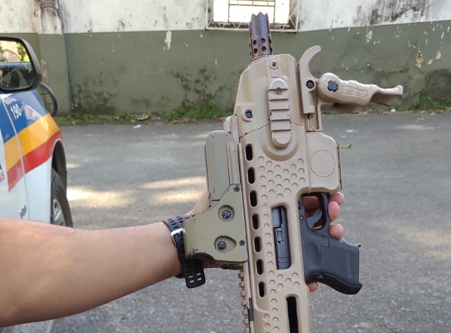 Traficante com kit de pistola metralhadora e mira holográfica é preso em BH - Gepar 22º BPM/PMMG